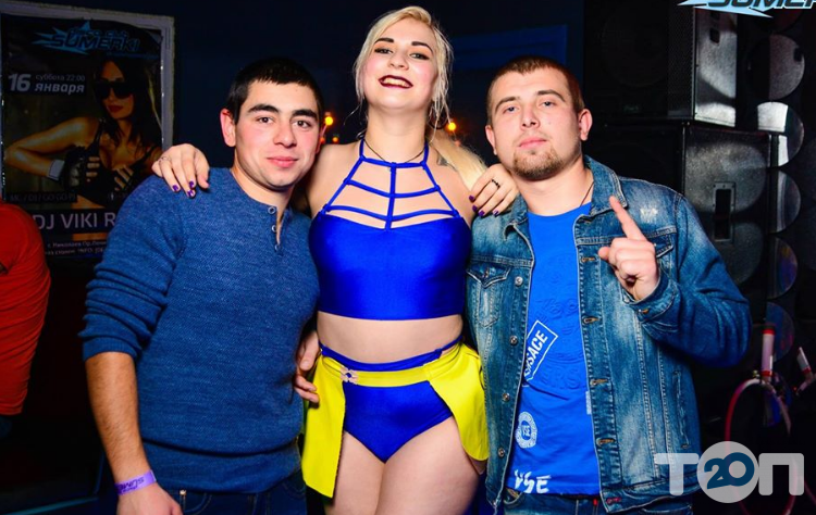 Үлкен сиськи бар сымбатты әйелмен порно