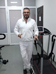 М'ята спина, масажист фото