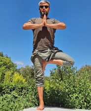 М'ята спина, масажист фото