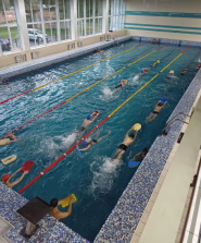 Міський комунальний басейн фото