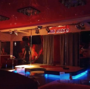 Голий пістолет, стріп кабаре фото