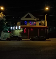 Ден Хол, нічний клуб фото