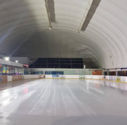 Льодовий майданчик, розважальний центр фото