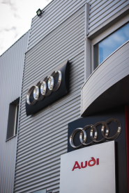 Audi, автосалон фото