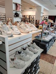 Мега Топ, магазин взуття та аксксуарів фото