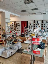 Мега Топ, магазин взуття та аксксуарів фото