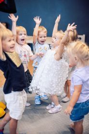 Madonna, сімейний клуб фото