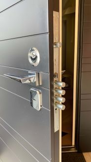 Колесник двері, магазин дверей фото