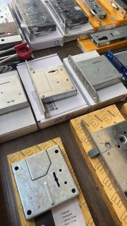 Замок Маркет, продаж замків фото