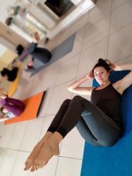 Зарядка, студія йоги фото