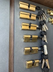 Замок Маркет, продаж замків фото