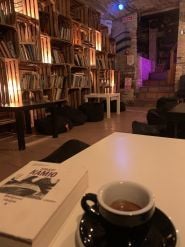 Палитурка, кофе и книги фото