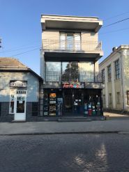 Автомобіл, магазин автозапчастин та аксесуарів фото