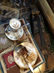 Жето, антикварная кофейня фото