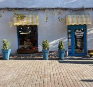 My bookshelf, книгарня фото