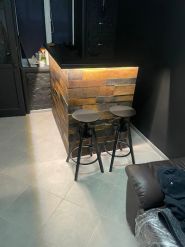 The One, чоловіча перукарня фото