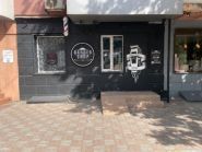 The One, чоловіча перукарня фото