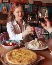 Хачапури и вино, ресторан фото