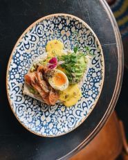 Пара Джанов і портвейн, винний бар фото