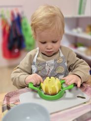 Apple Montessori school фото