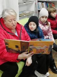 Бібліотека ім. Натана Рибака для юнацтва фото