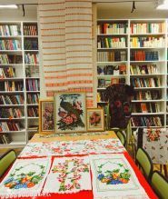 Бібліотека ім. Натана Рибака для юнацтва фото