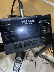 Rockstar, магазин музичних інструментів фото