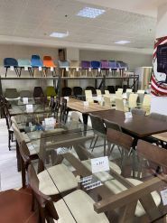 Стол и стул, мебельный салон фото