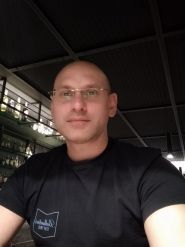 Маклер, агентство нерухомості фото