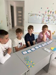 Буква, дитячий центр фото