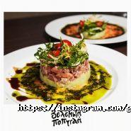 Зелений папуга, ресторан фото