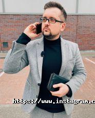 Ведущий Сергій Савчук фото