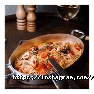 Риба пила, рибний ресторан фото