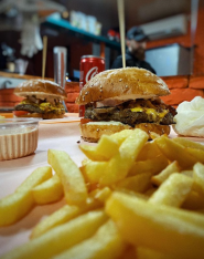 Grand Theft Burgers, бургерна фото