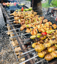 Торговиця Тустань, відкритий фуд-корт фото