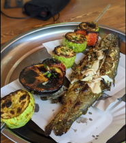 Торговиця Тустань, відкритий фуд-корт фото