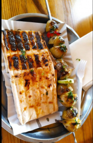 Торговиця Тустань, відкритий фуд-корт фото