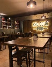 Red Door Pub, паб фото