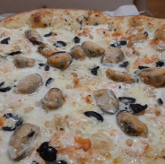 Pizza Bomba, піцерія фото