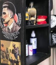 Darwin Barbershop, чоловіча перукарня фото