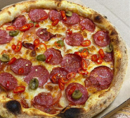 Two Chella's Pizza, піцерія фото