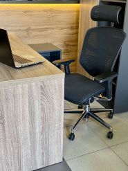 Світ столів та стільців, меблевий магазин фото