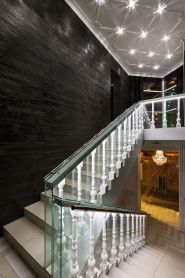 Bright Club & Karaoke Rooms, караоке-ресторан фото