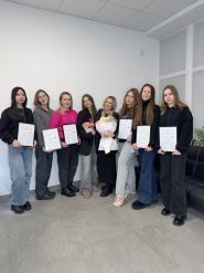 Svoi, школа манікюру та педикюру фото