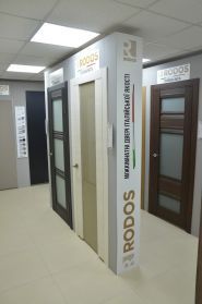 Фирменный салон дверей RODOS и окон WDS фото