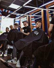 Lucky Club Barbershop, чоловіча перукарня фото