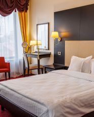 Menorah Hotel, готель фото