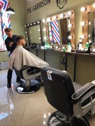 Garrison, чоловіча перукарня фото