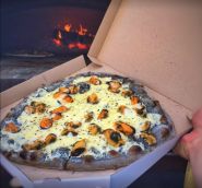 Pizza на дровах, доставка пиццы фото