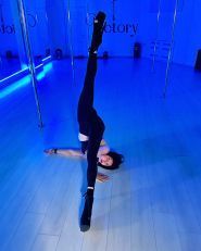 Студия танца на пилоне Марии Мейманкуловой фото